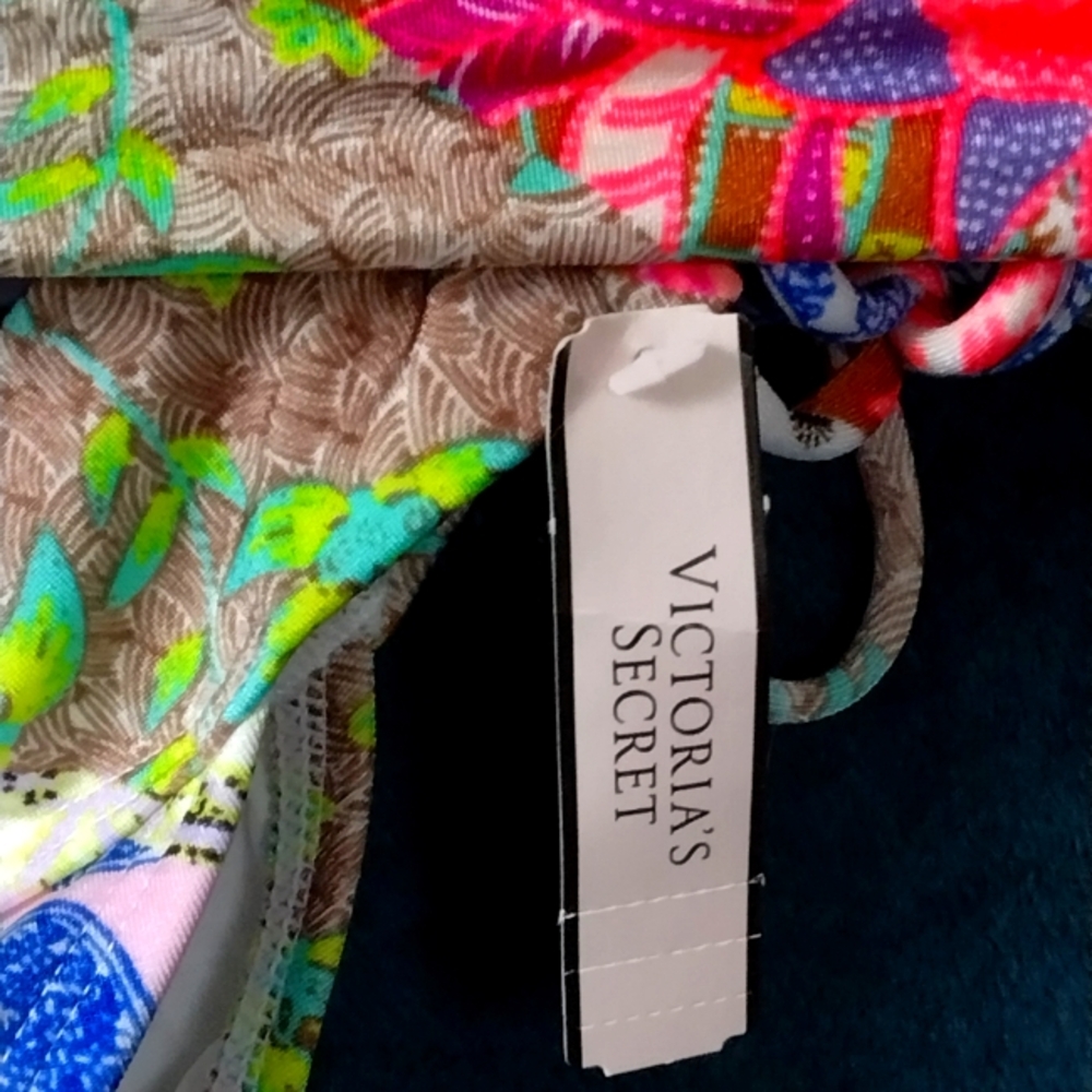 Brand new Victorias Secret 2 piece swimsuit/bikini - Picture 5 of 7